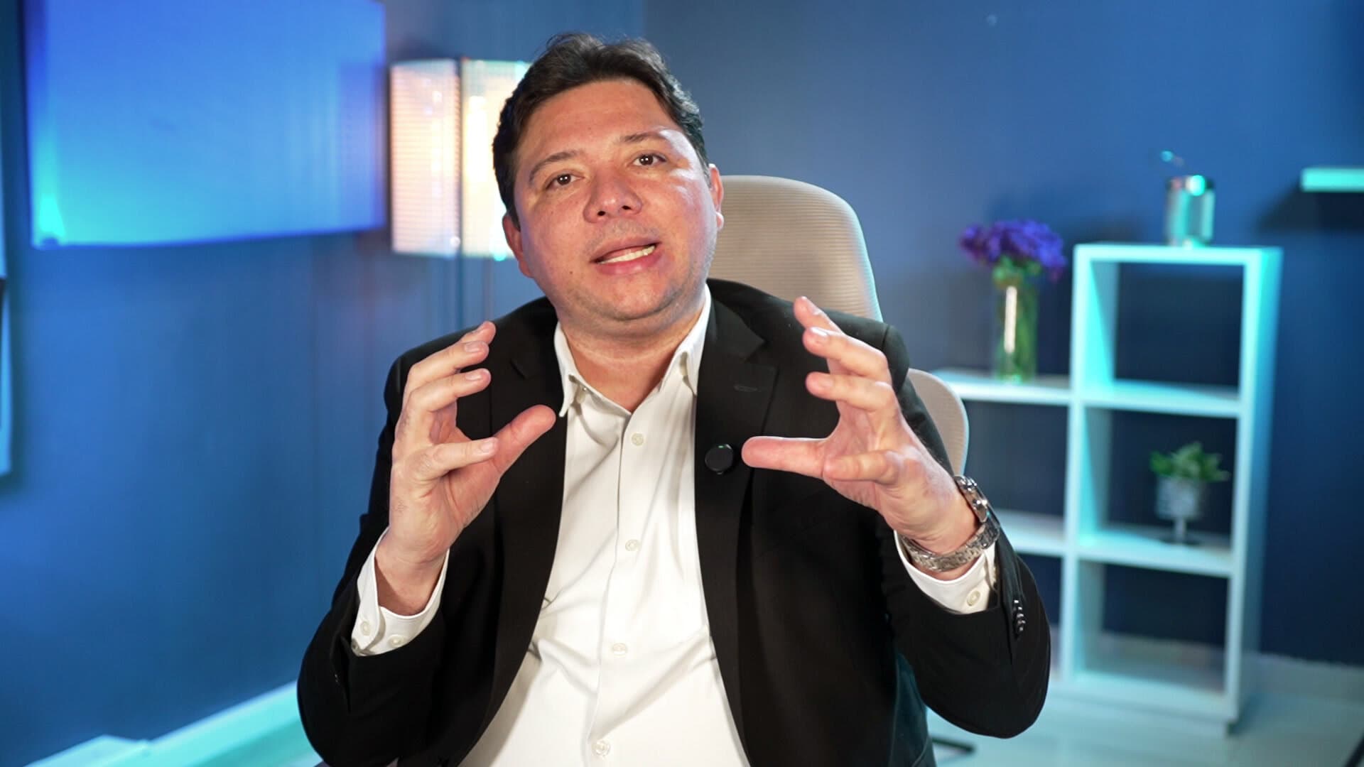 El Dr. Yeisman Pineda explicando el método REM
