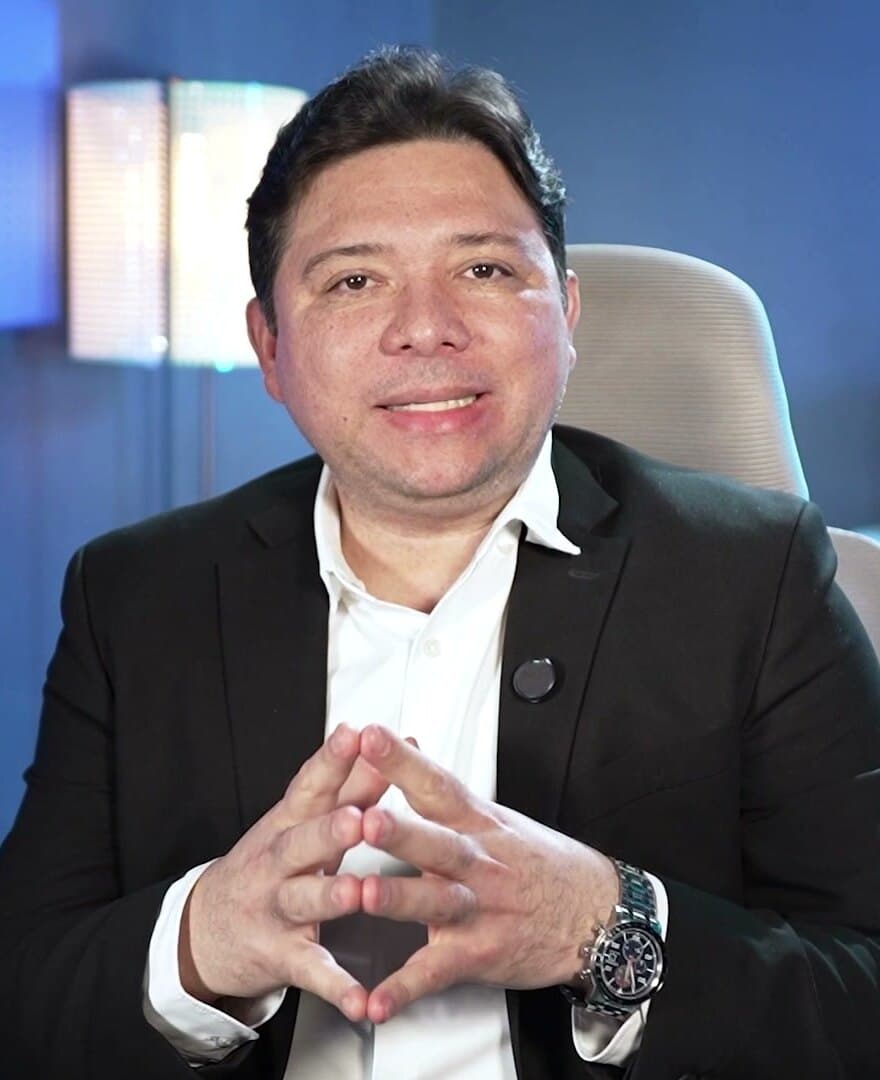 Dr. Yeisman Pineda on the REM set